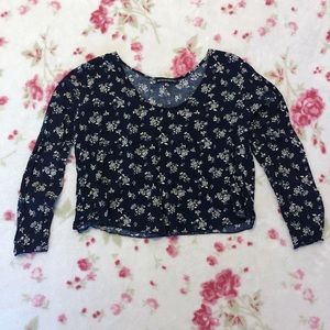 5/$25 🔴 Brandy Melville | Navy & White Floral Crop Top